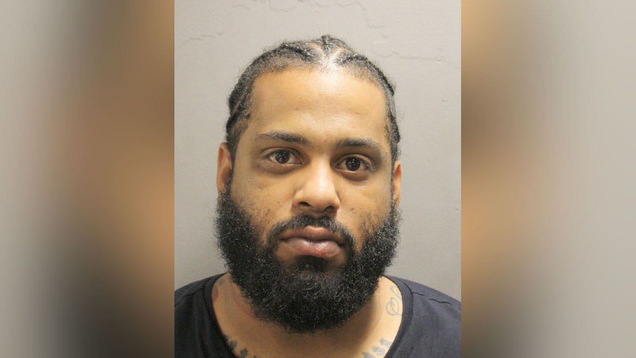 Hospital trip lands wanted Houston pimp in custody