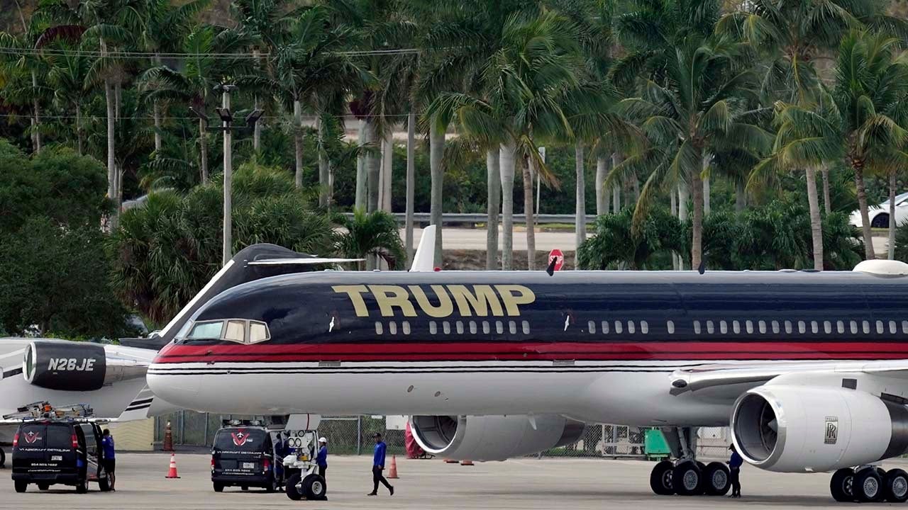 Read more about the article Trump’s Boeing 757 clips parked corporate jet at Florida runway
