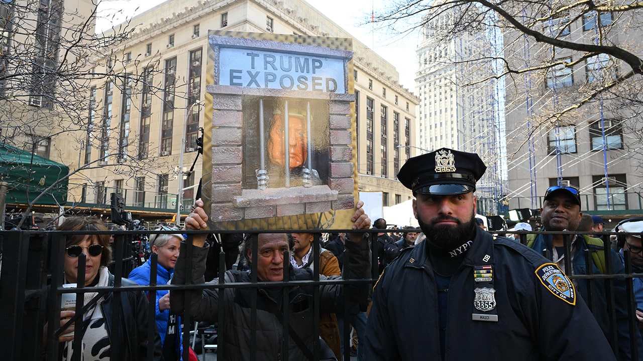 NYPD Cops Brace For Chaos Amid Trump Arraignment Frenzy | Fox News