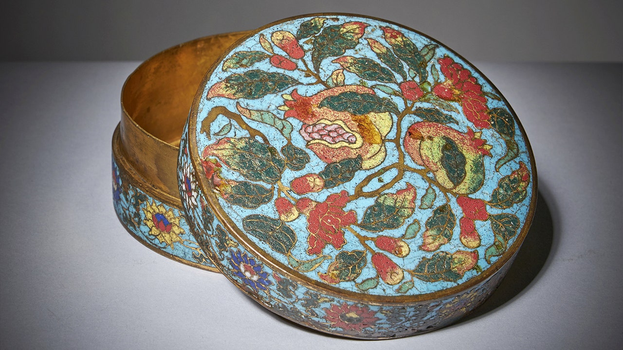 Chinese box believed to be owned by emperor from Ming Dynasty found in dusty cabinet, now set for auction