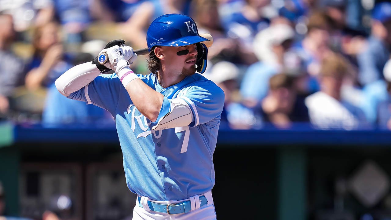 Royals' Bobby Witt Jr hits foul ball, caught by father