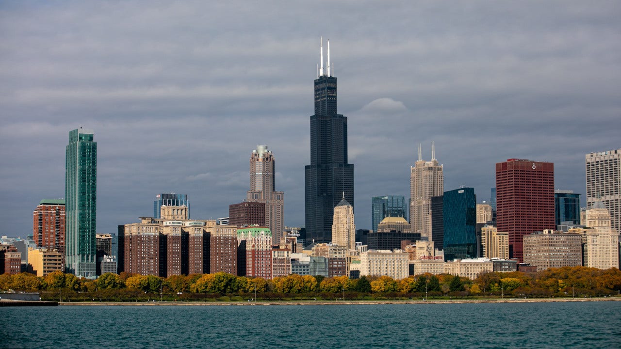 Judge tosses Chicago's lawsuit against Indiana gun shop