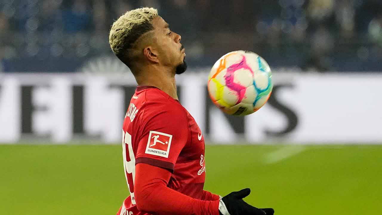 El defensa de Leipzig Benjamin Henrichs comparte mensajes racistas que recibió en Instagram