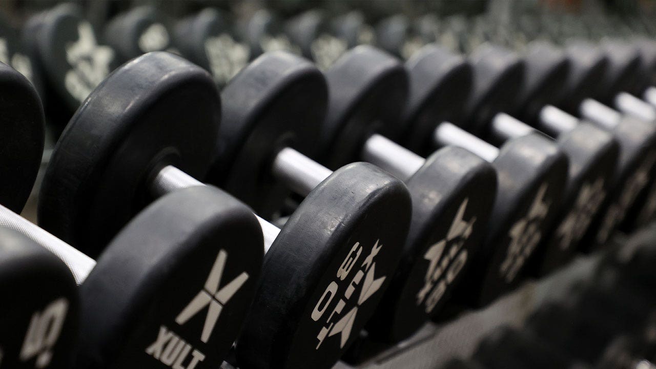 Air Force veteran in Virginia breaks Guinness World Record for dumbbell curls Fox News