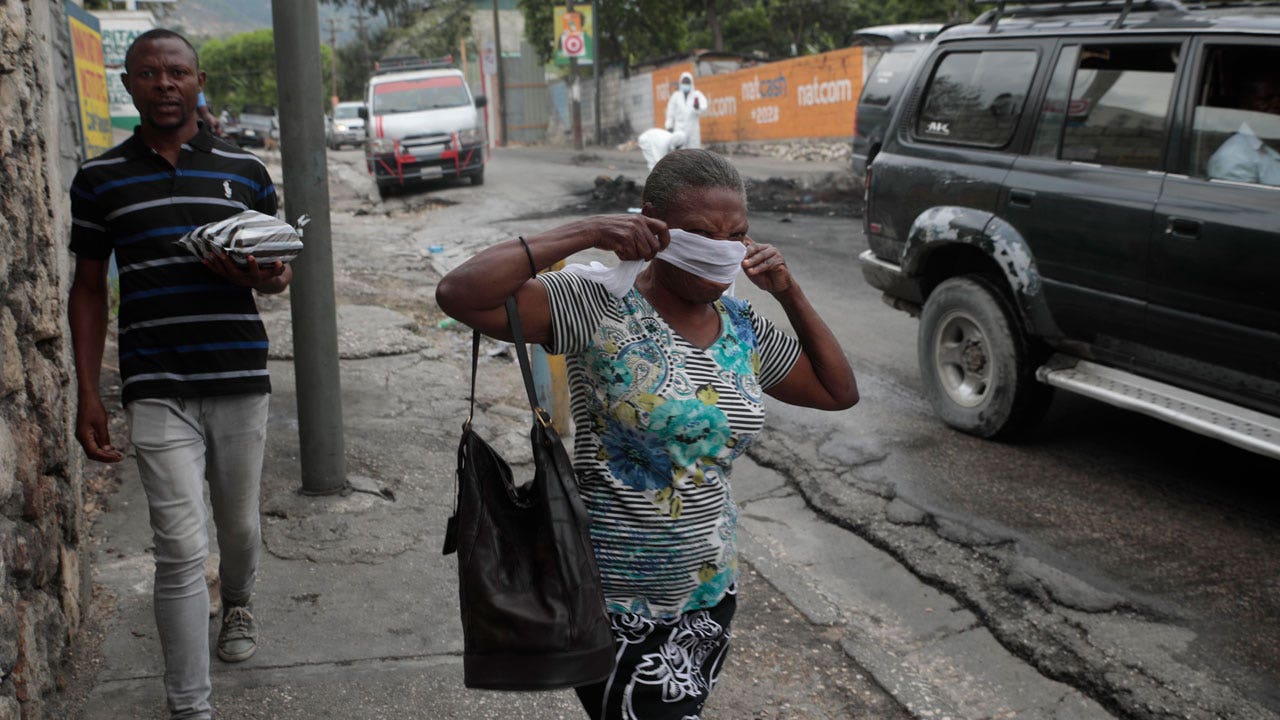 Haitian vigilantes kill, set fire to 5 more suspected gangsters