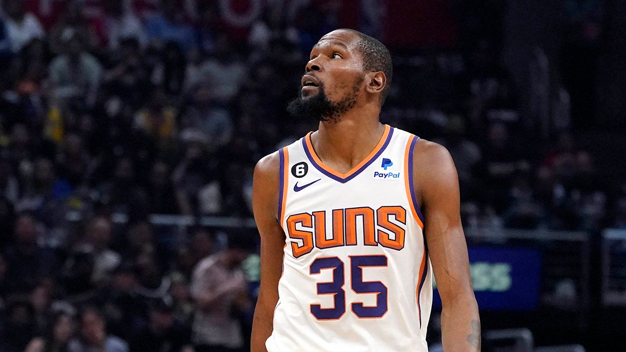 Read more about the article Viral fan who called Kevin Durant a ‘b—h’ says it was ‘just a joke’