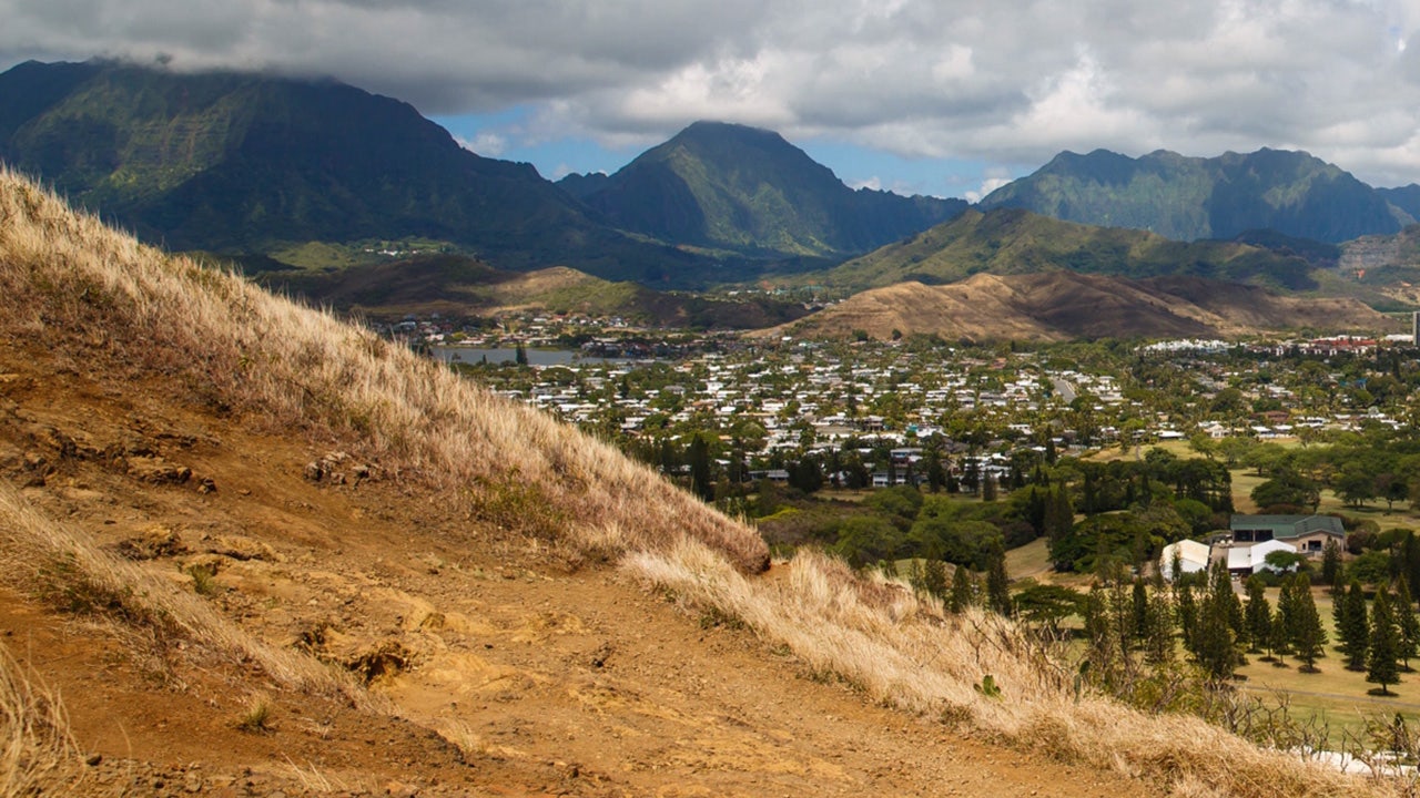 Hawaii hiker dies after tumbling 40 feet on Lanikai Pillbox Trail: reports