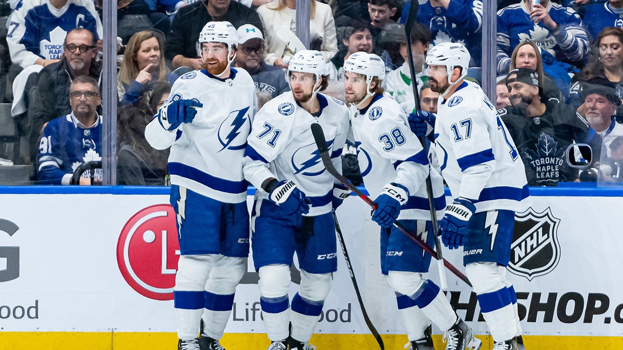 Lightning's Anthony Cirelli returns to lineup with added protection