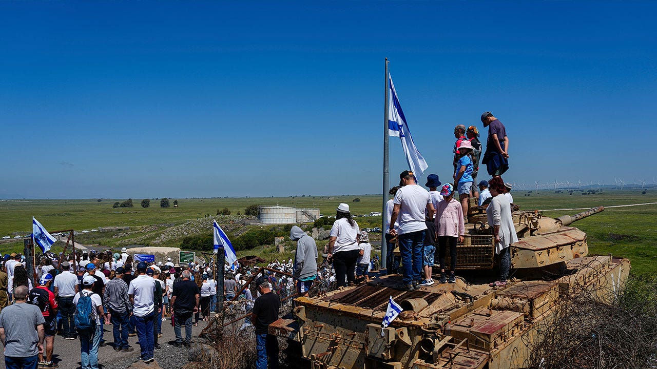 Israel commemorates Memorial Day with public standstill, moments of silence