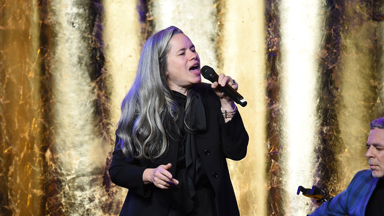 Natalie Merchant thought she would never sing again after emergency spinal surgery: 'Place of panic'