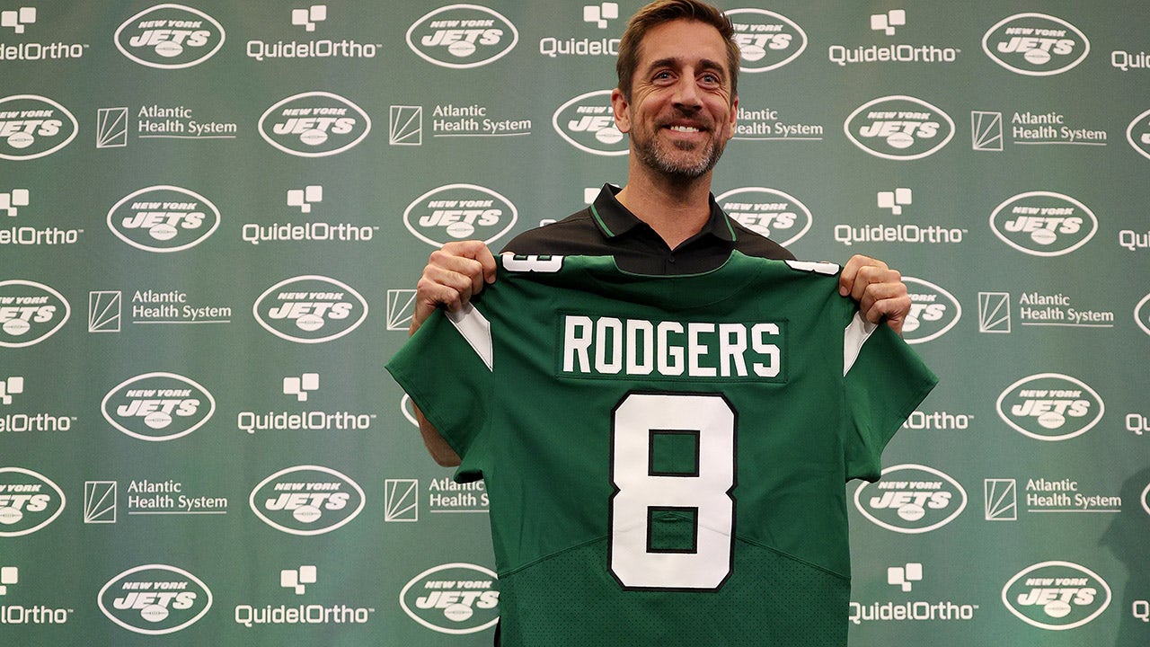Aaron Rodgers holds ‘no bitterness or resentment or victim mentality’ toward Packers after joining Jets