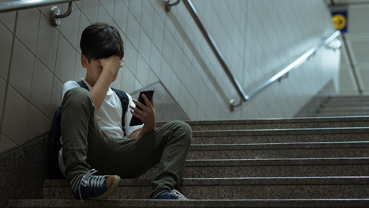 Cyberbullying warning signs every parent and grandparent must know Cyberbullying warning signs every parent and grandparent must know