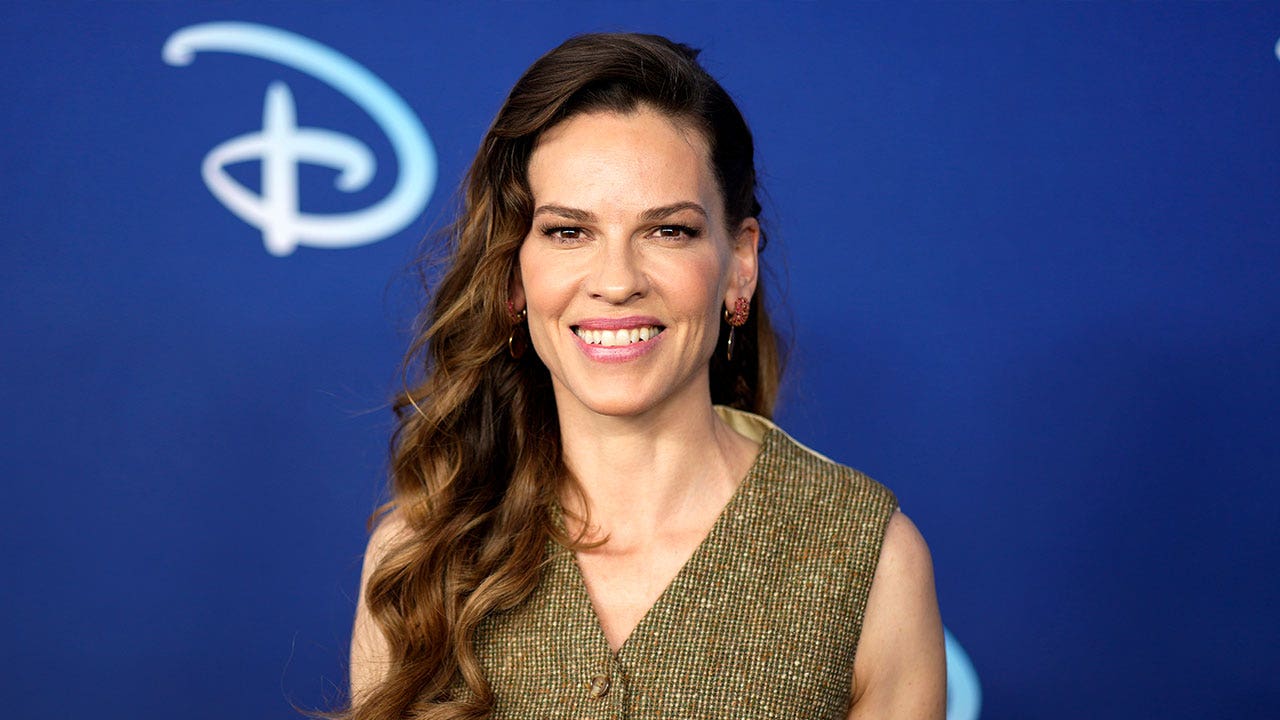 48-year-old actress Hilary Swank gives birth to fraternal twins ...