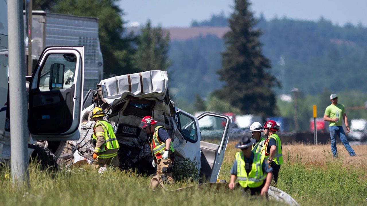 Truck driver arrested in multi-vehicle freeway crash that killed 7 in Oregon
