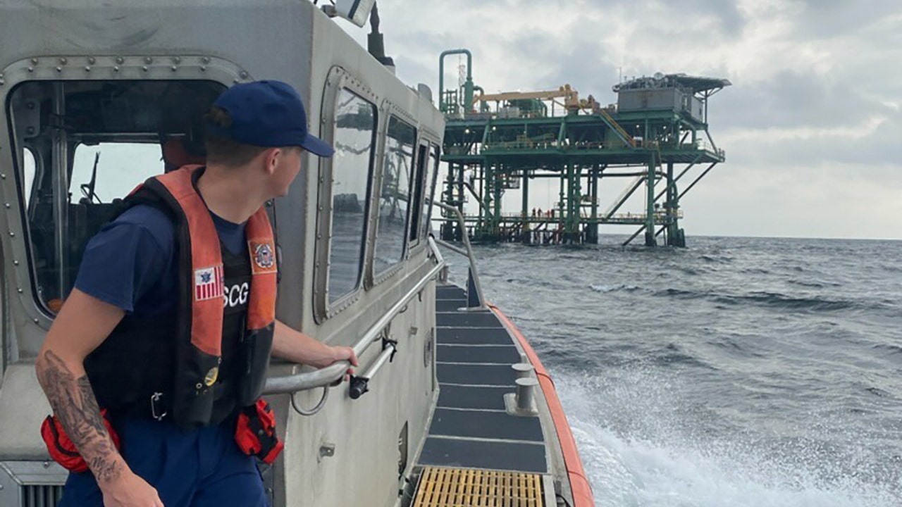 Texas: Coast Guard rescues 3 from offshore oil rig near Freeport after vessel sinks