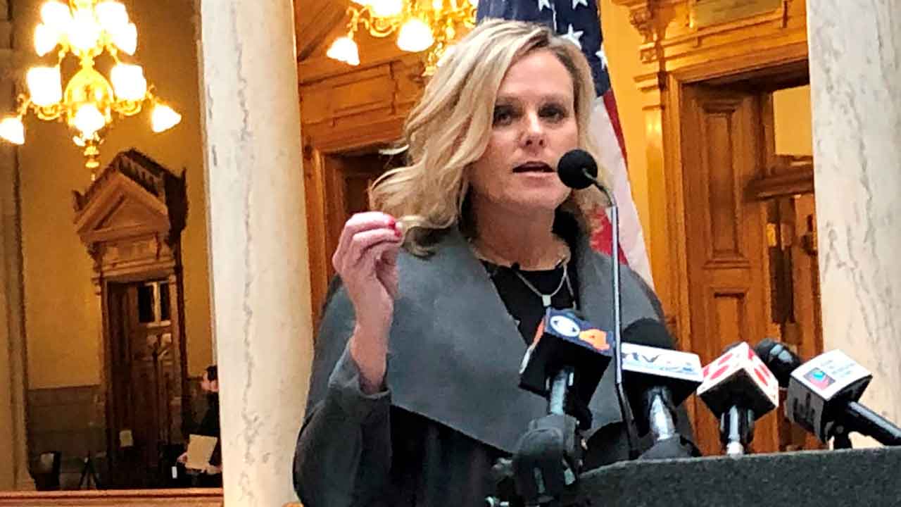 Former Indiana schools Superintendent Jennifer McCormick launches 2024 governor's campaign