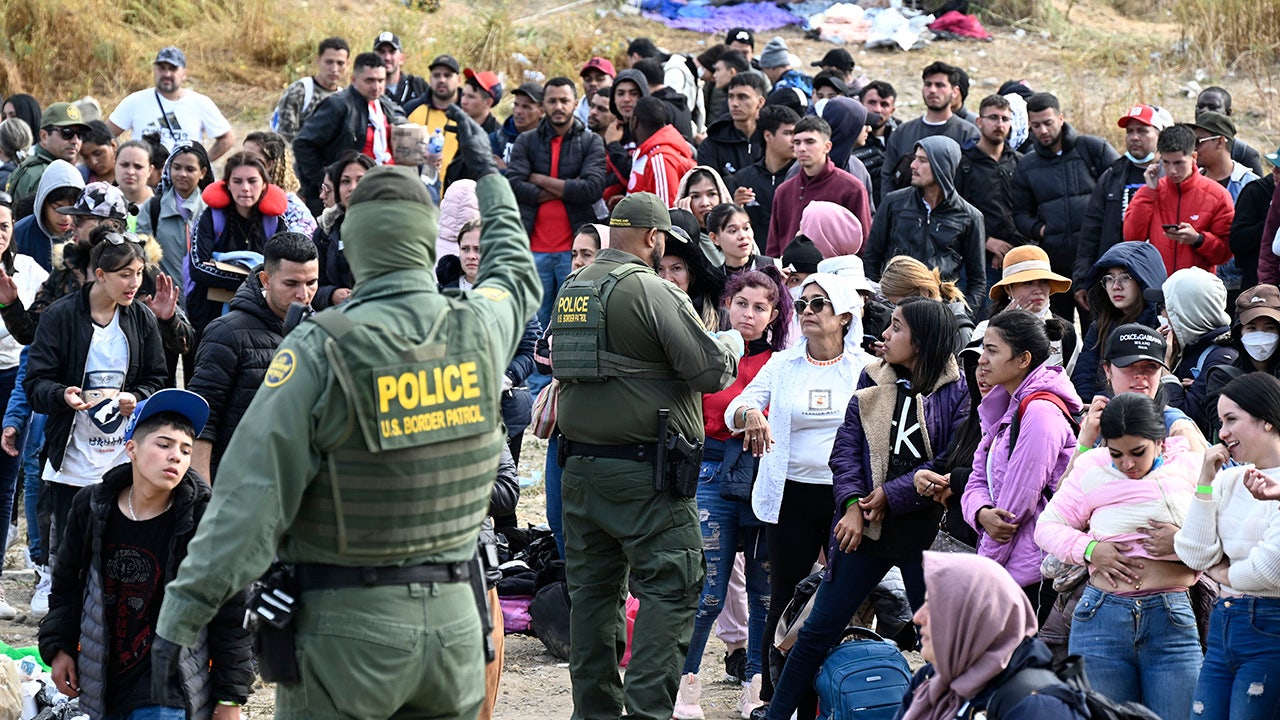 Border Patrol encounters 10K migrants for 3rd day before Title 42 ends.