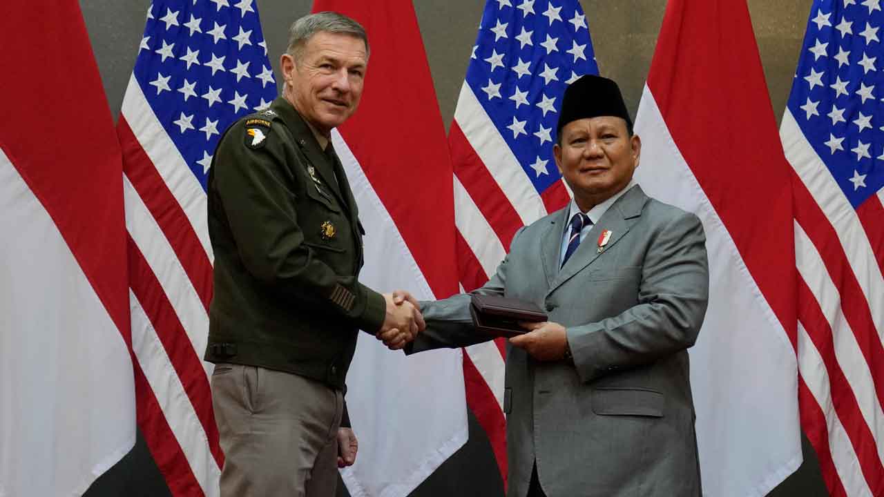 US Army chief of staff meets with Indonesia's top defense official to push for stronger security ties