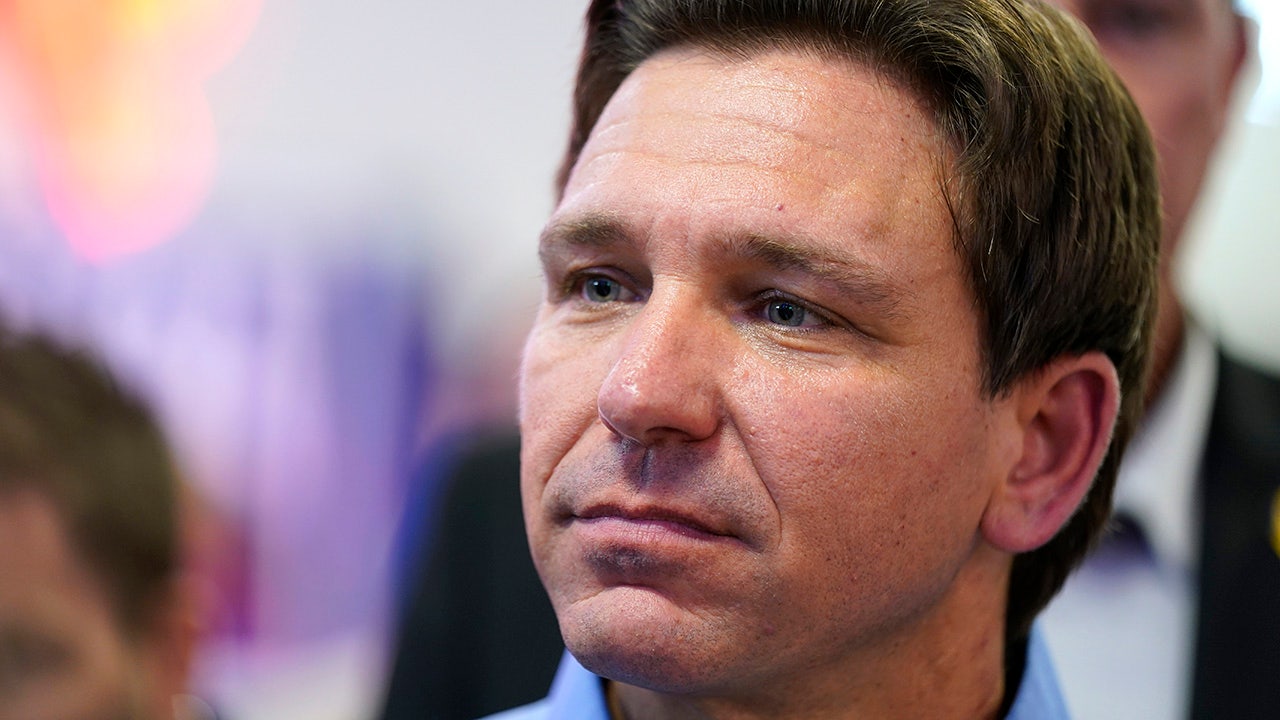 Migrants' attorneys want lawsuit against Ron DeSantis over Martha's Vineyard flights to stay in Massachusetts
