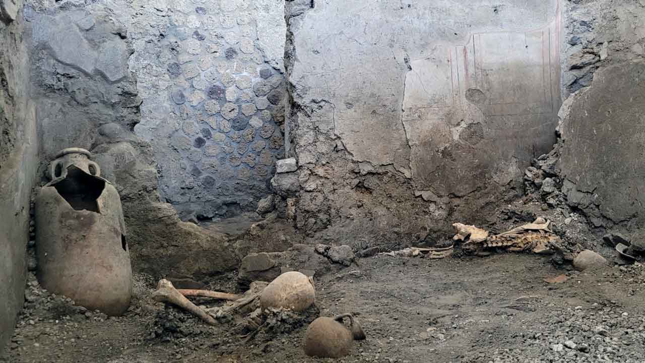 2 skeletons found buried in Pompeii reveal earthquakes accompanied eruption of Mount Vesuvius