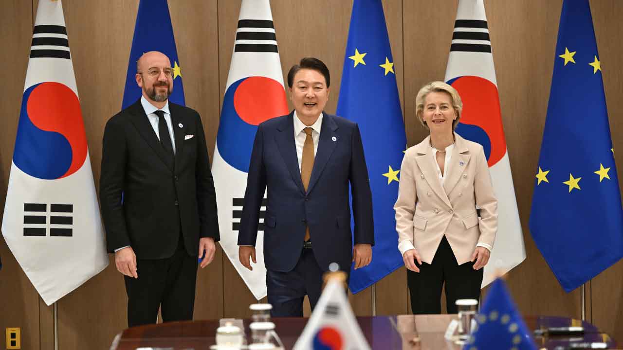Leaders of European Union, South Korea agree to increase pressure on Russia, condemn North Korea missile tests