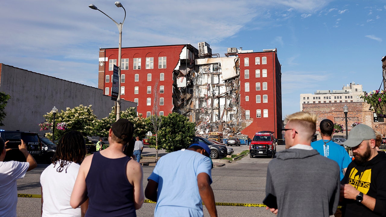 Iowa apartment building partially collapses, prompting massive rescue effort