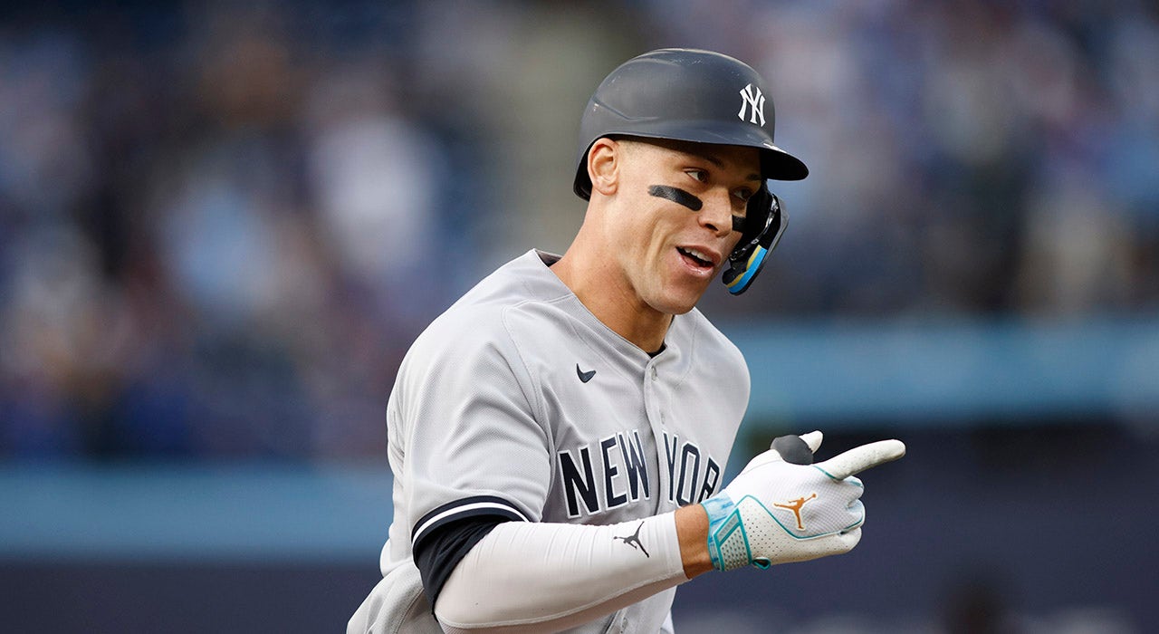 American League's Aaron Judge, of the New York Yankees, walks back to the  dugout after striking out during the third inning of the MLB All-Star  baseball game against the National League, Tuesday