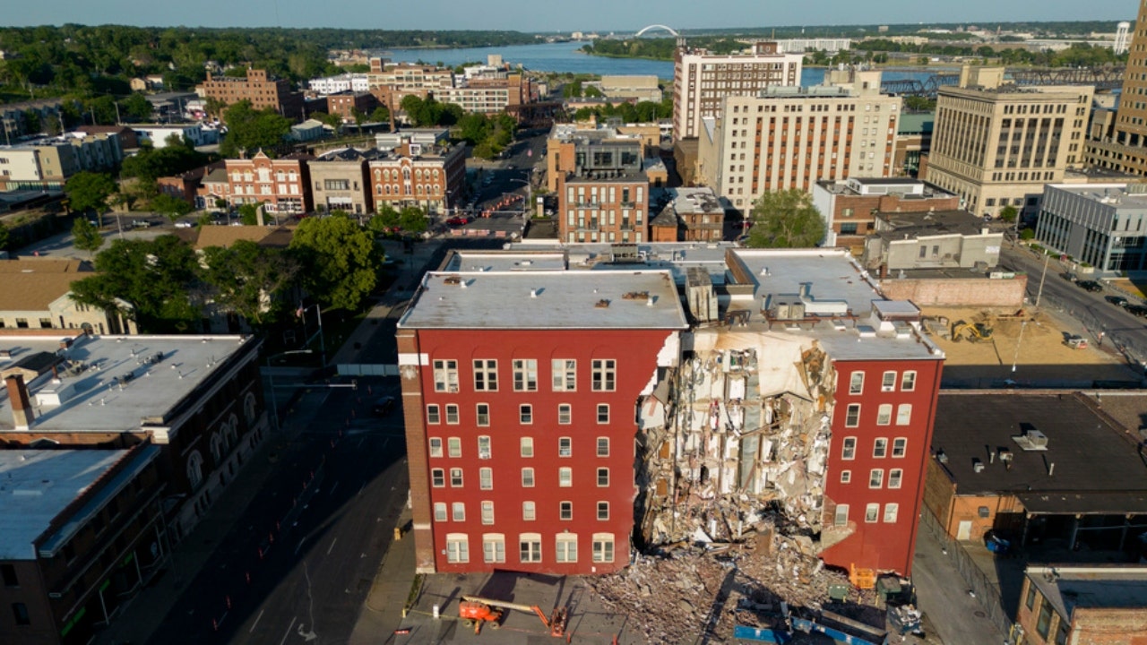 Iowa first responders search partially collapsed apartment building again, still cannot find survivors