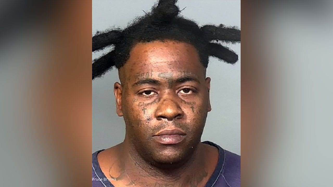 Florida convicted felon charged after fatally shooting machete-wielding man in self-defense