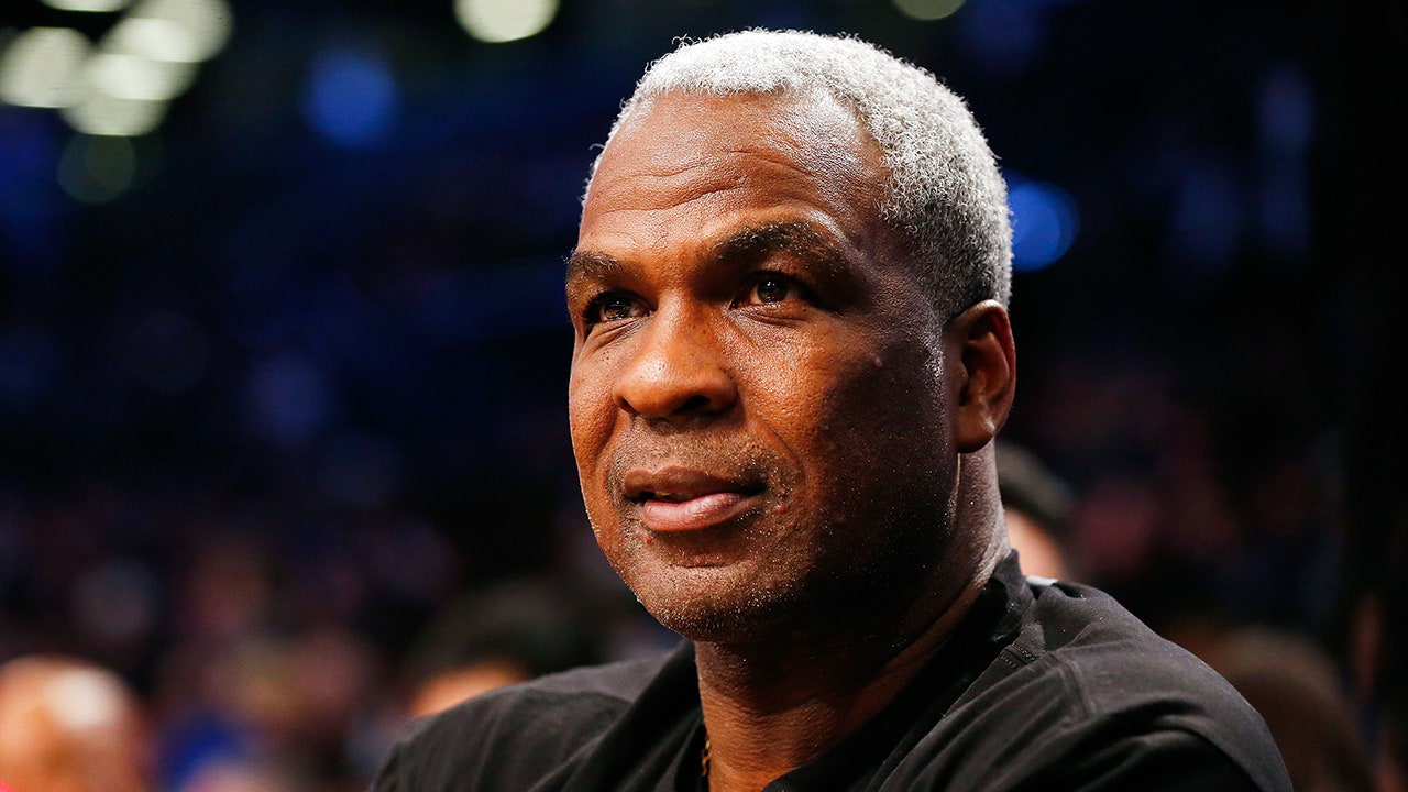 Read more about the article NBA legend Charles Oakley instructs Knicks ‘to do something’ about Joel Embiid’s on-court antics