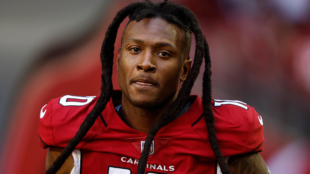 Patriots must sign DeAndre Hopkins after Cardinals release