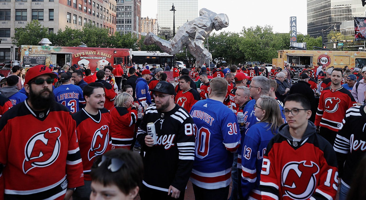 Devils fans chase Rangers out of Prudential Center after Game 7 win 