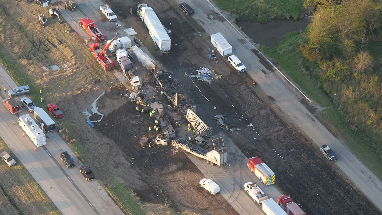 Illinois Interstate Crash Involving 72 Vehicles Leaves Six Dead More 