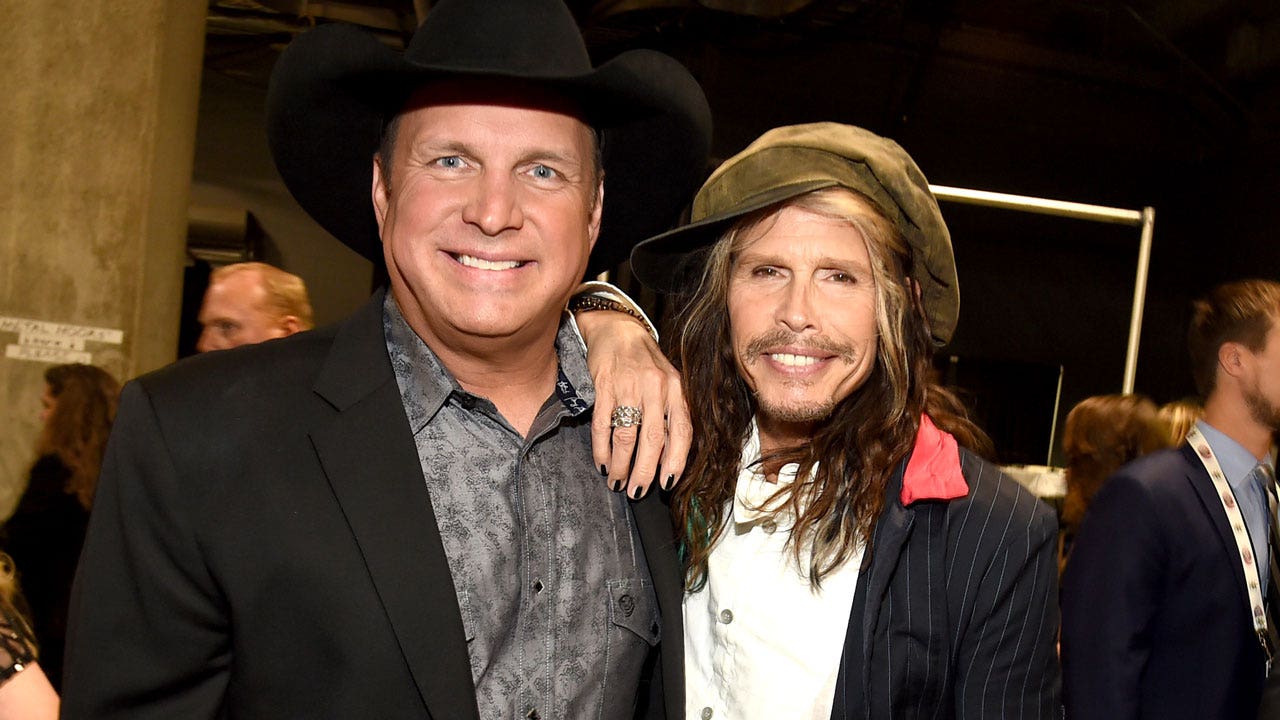 Garth Brooks once found himself showering with Steven Tyler: 'How many people get to say that?'