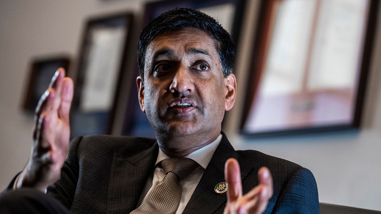 Democrat Rep. Ro Khanna rips GOP border bill as ‘extreme,’ claims Biden ‘doing everything he can’