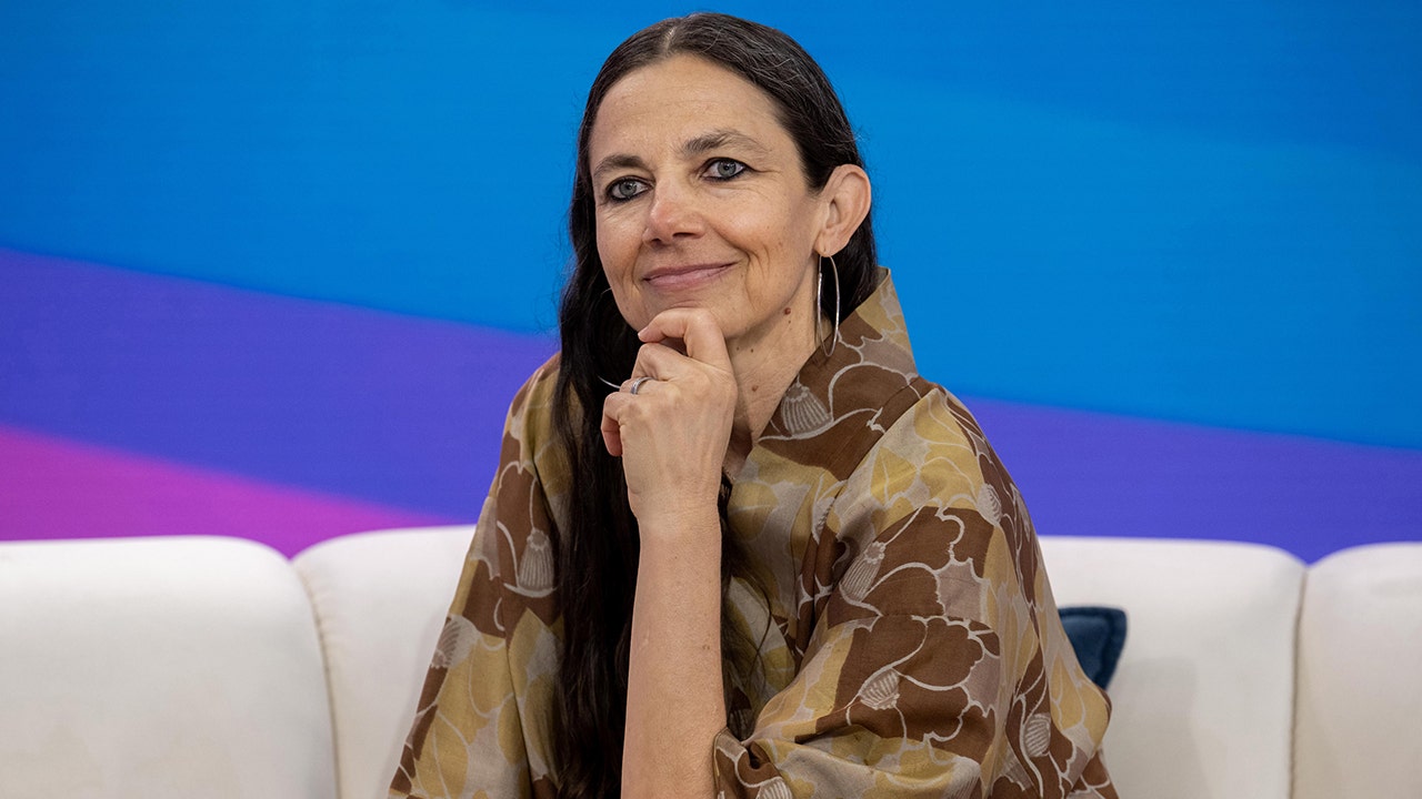 Justine Bateman rips AI use in Hollywood, says technology is 'getting away from being human'