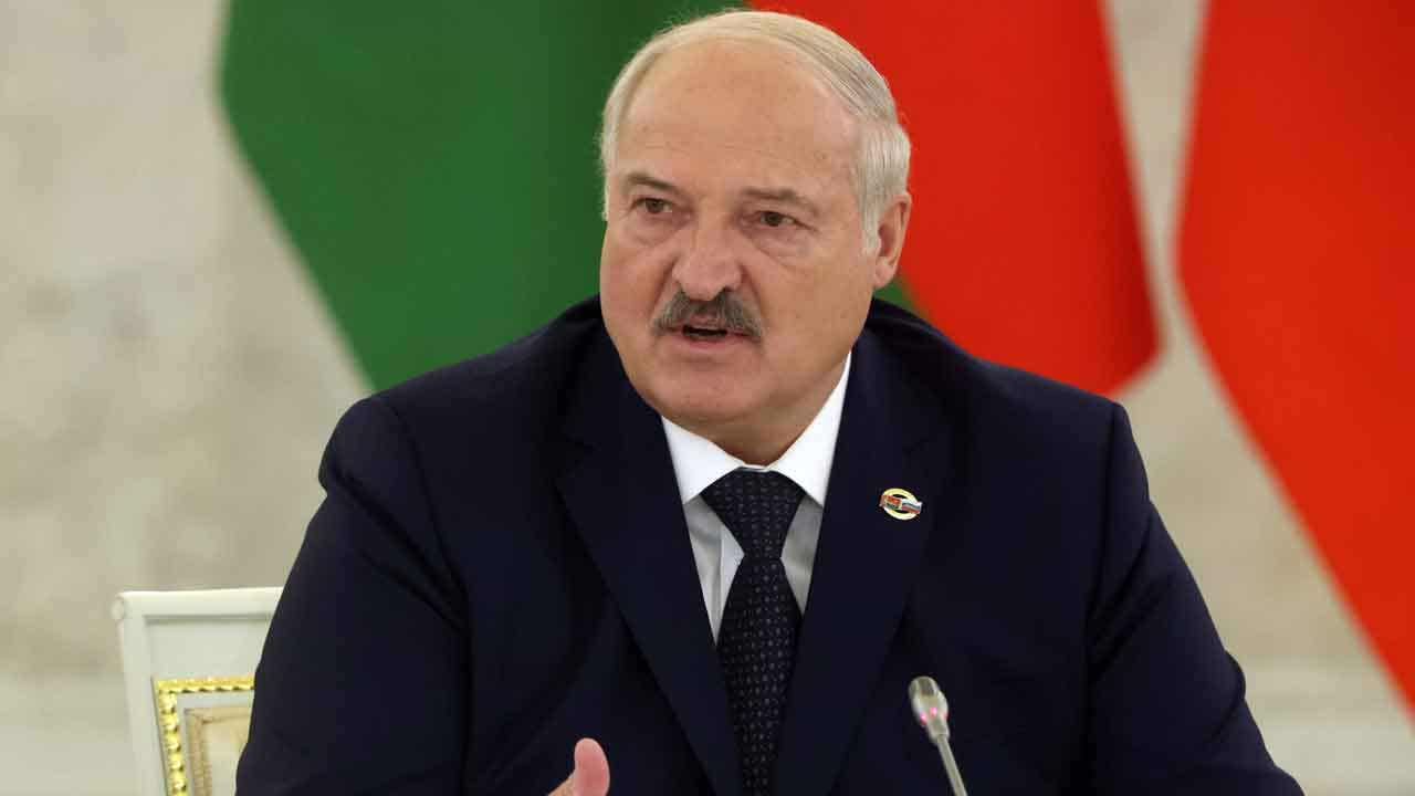 El artista bielorruso que arrojó estiércol fuera de la oficina de la prisión de Lukashenko murió, según su esposa