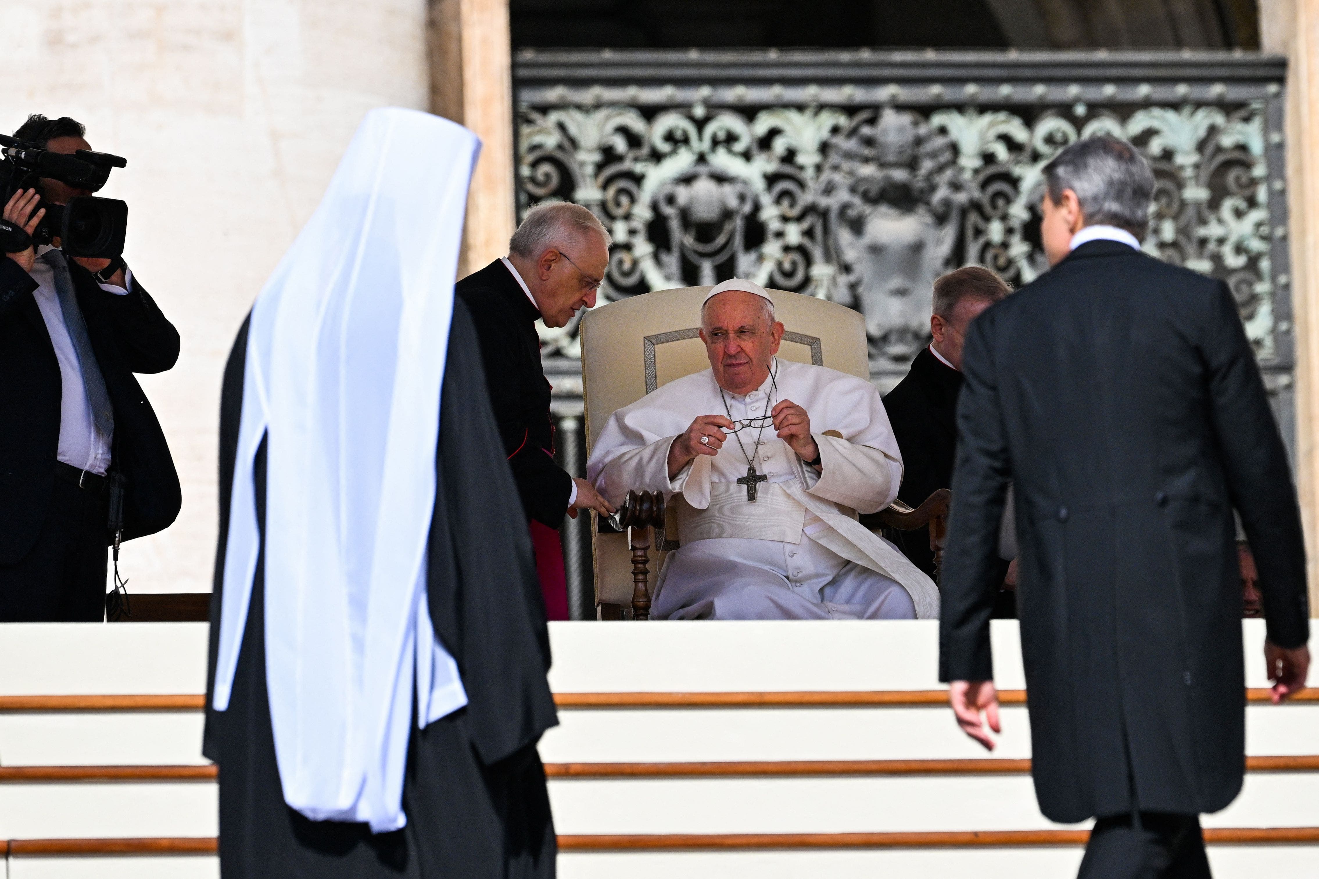 Pope Francis greets Russian Orthodox leader amid secret Vatican 'mission' to end war in Ukraine