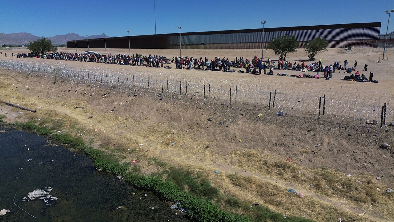 Border Patrol Union criticizes feds after 'warning' sent ahead of migrant 'enforcement operation' in Texas