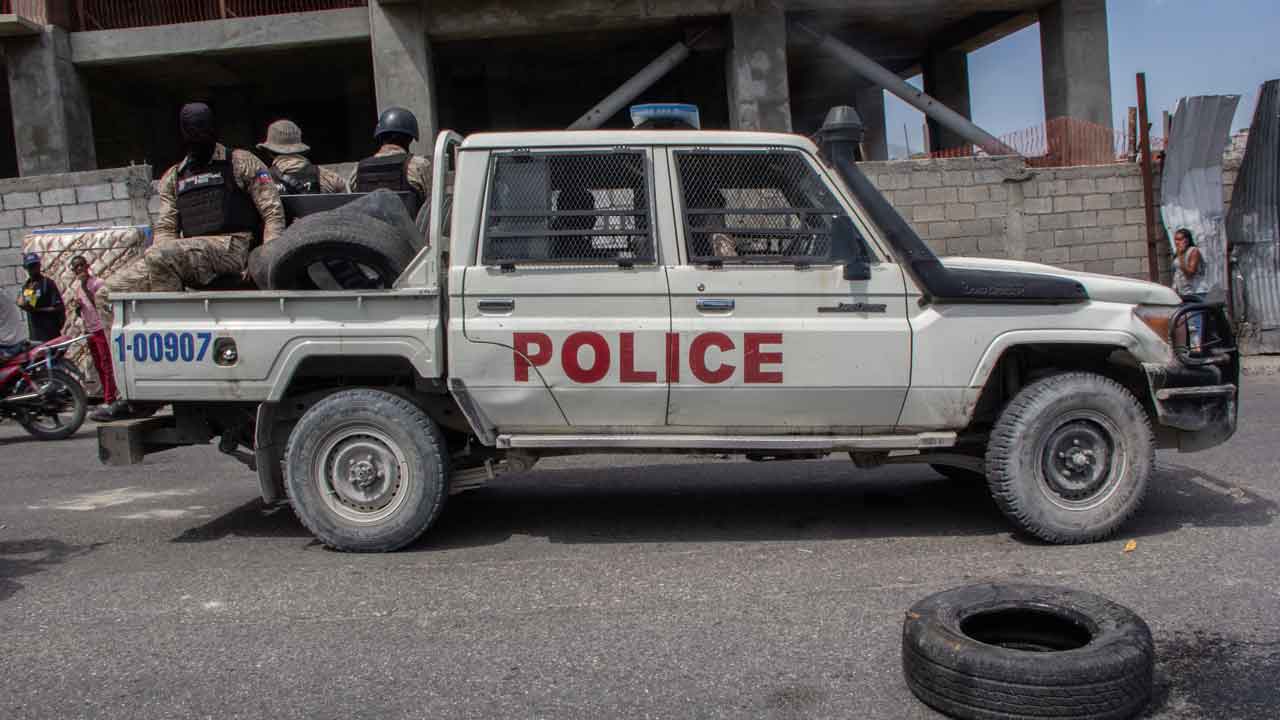 Suspected Haitian gang members set police vehicle on fire, killing officer