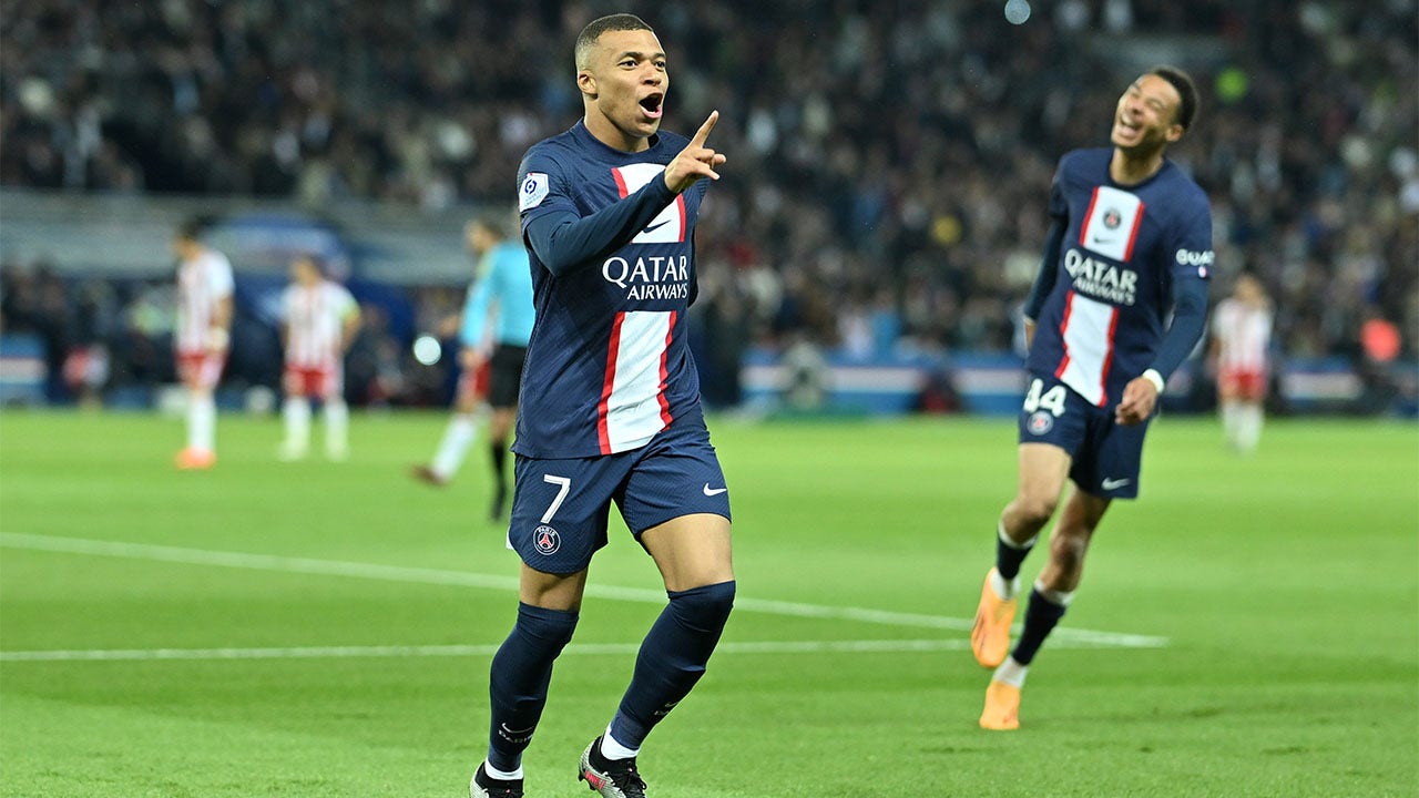 Kylian MBAPPE celebra un gol