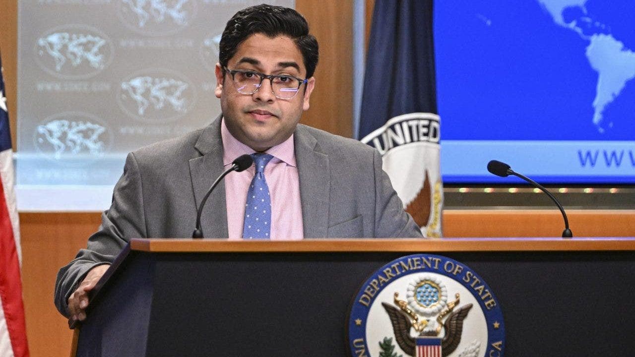 AP reporter spars with State Department official over pronoun email confusion: 'It's wrong'