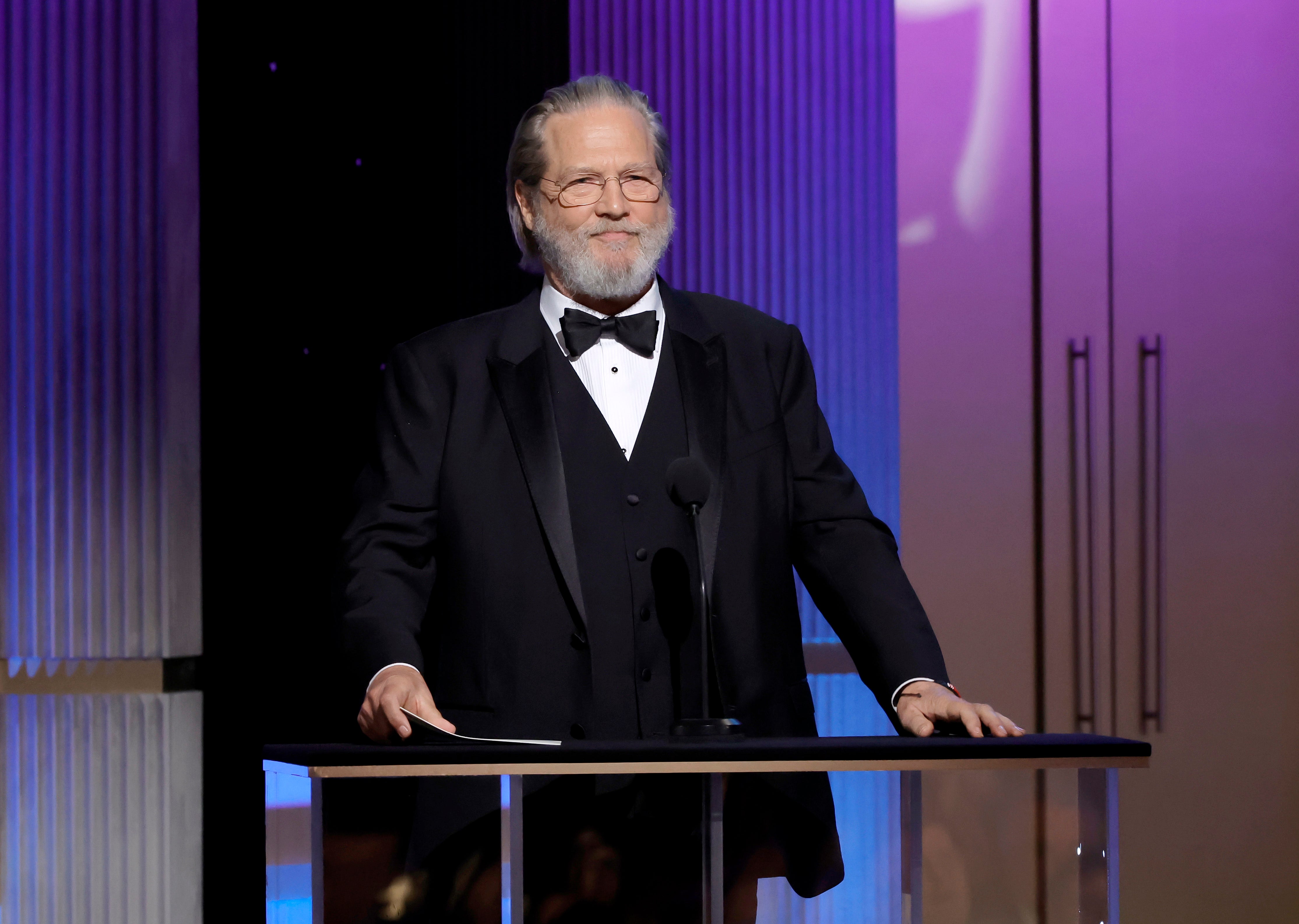 Jeff Bridges Reveals Tumor Has Shrunk Says cancer Was Nothing 