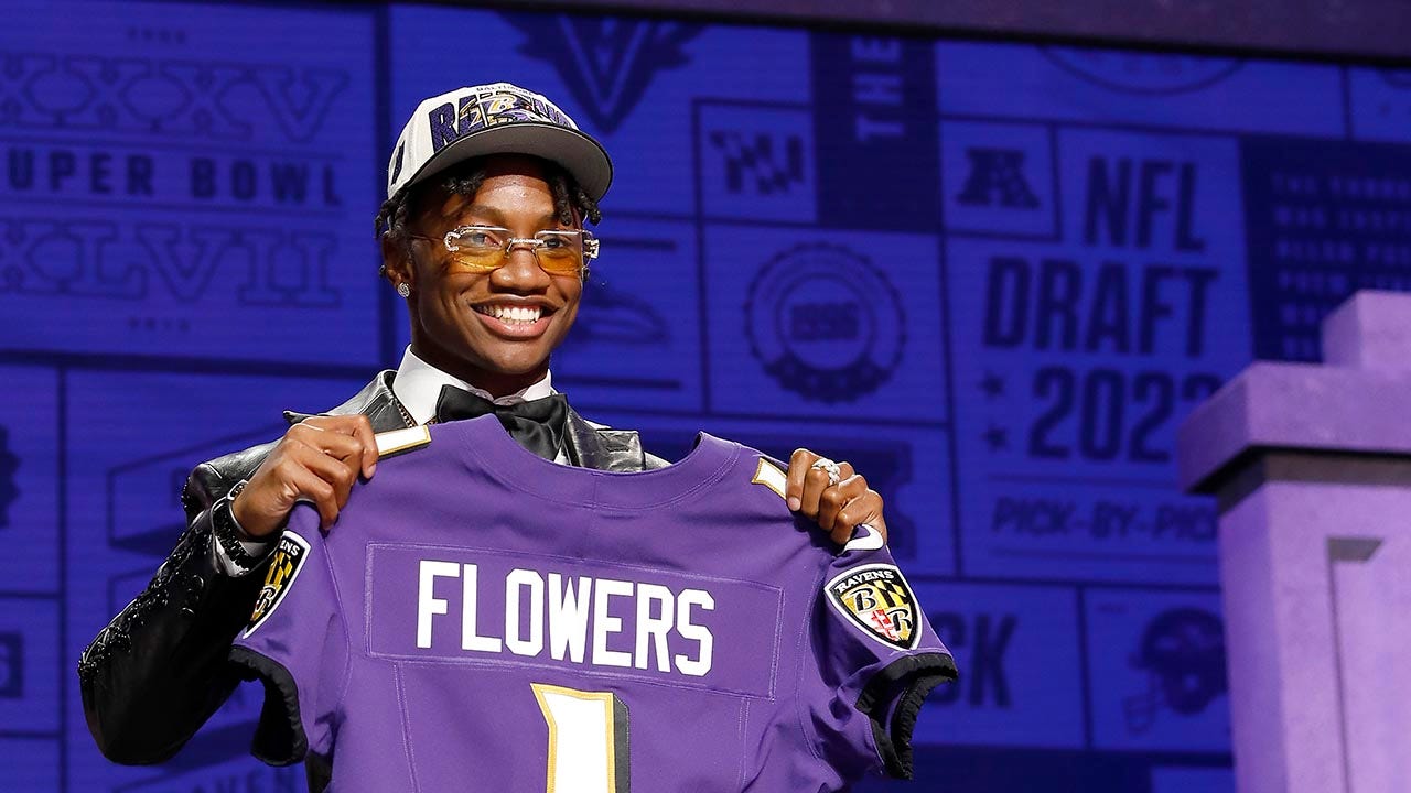 Ravens first-round draft pick Zay Flowers surprises dad with new car ...
