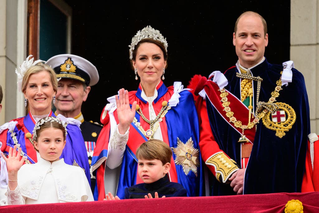 Coronation fashion: Kate Middleton honors Princess Diana, twins with ...