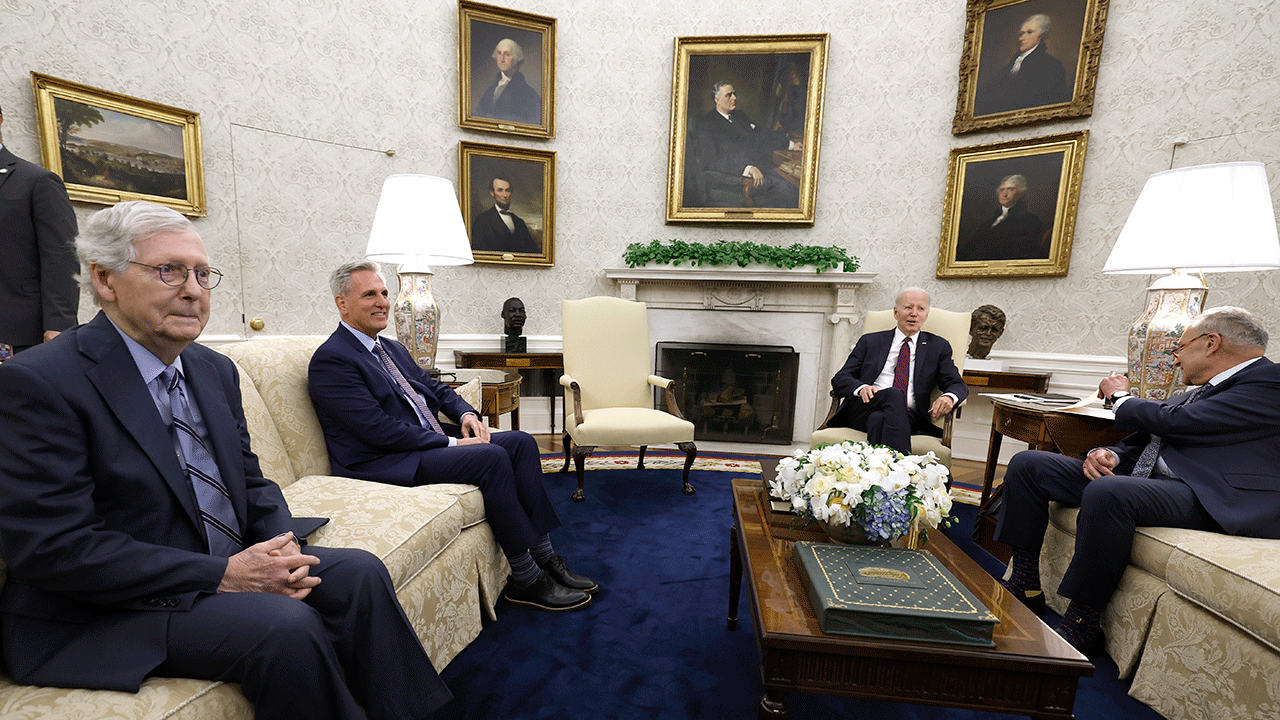 Die Führer des Repräsentantenhauses und des Senats treffen sich mit Biden