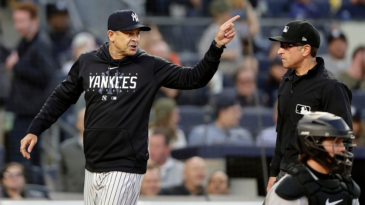 New York Yankees: Aaron Boone is staying and are angry Yankee fans
