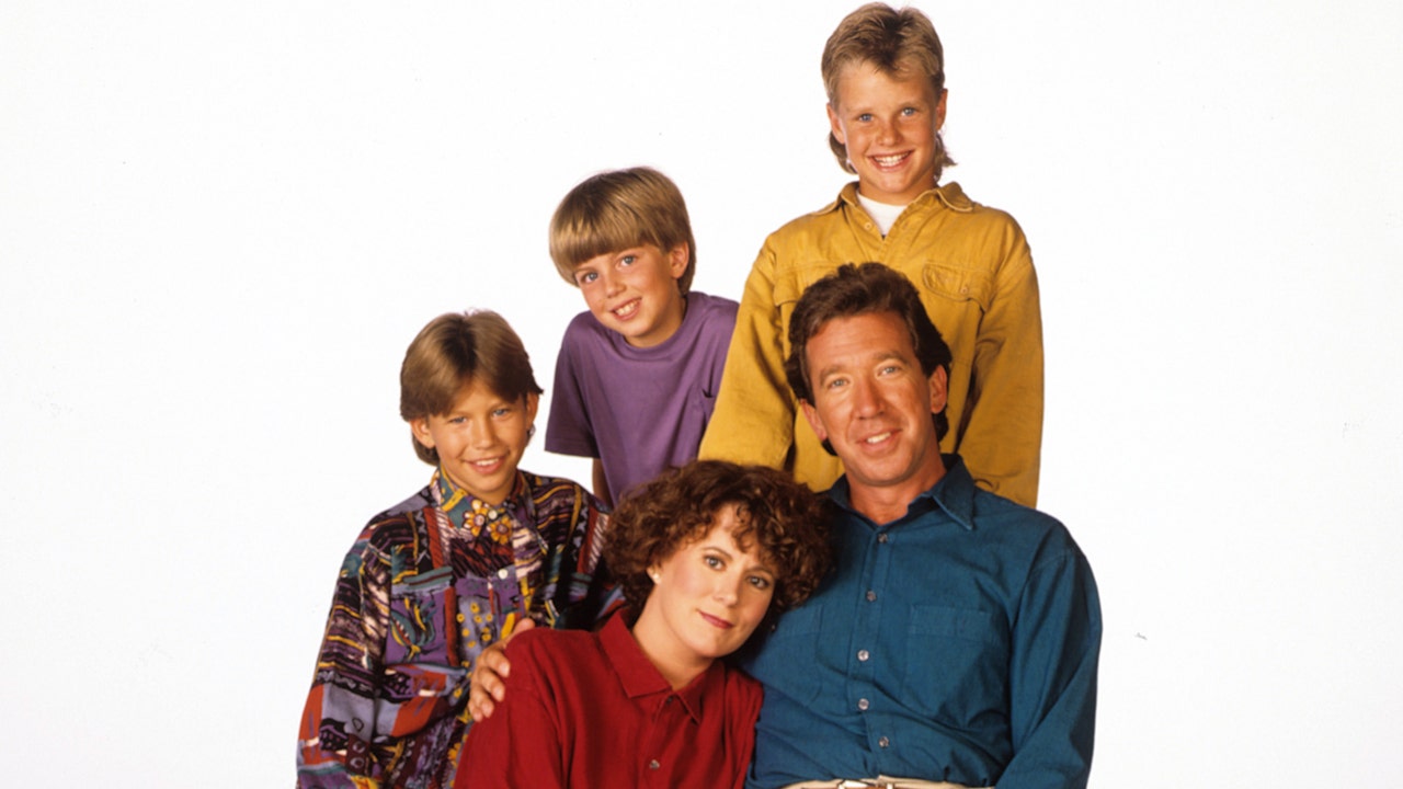 Cast of "Home Improvement" smiling