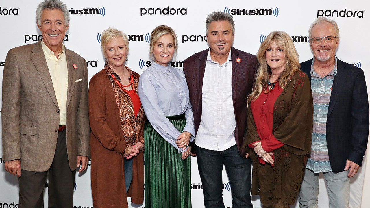 Brady Bunch Star Susan Olsen Addresses Cast Affair Rumor Death Hoax