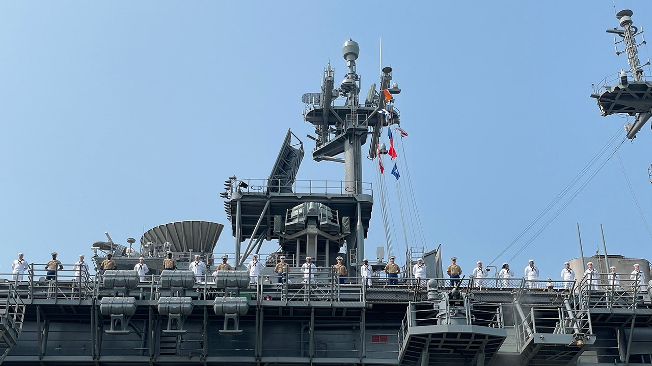 navy marines uss wasp pier 88